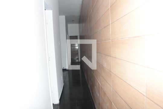 Corredor de casa para alugar com 3 quartos, 95m² em Camargos, Belo Horizonte