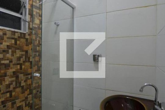 Banheiro de apartamento para alugar com 2 quartos, 50m² em Vaz Lobo, Rio de Janeiro
