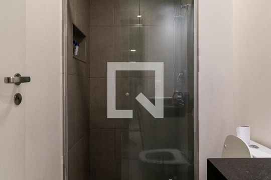 Banheiro de kitnet/studio para alugar com 1 quarto, 34m² em Perdizes, São Paulo