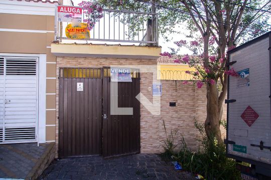 Fachada de casa à venda com 2 quartos, 100m² em Vila Fachini, São Paulo
