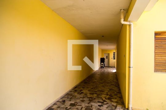 Garagem de casa à venda com 2 quartos, 100m² em Vila Fachini, São Paulo