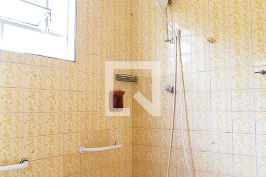 Banheiro de casa à venda com 2 quartos, 100m² em Vila Fachini, São Paulo