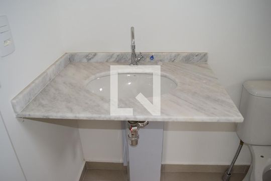 Banheiro de kitnet/studio à venda com 1 quarto, 30m² em Sumaré, São Paulo