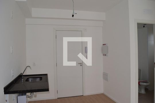 Sala/Quarto/Cozinha integrados de kitnet/studio à venda com 1 quarto, 30m² em Sumaré, São Paulo
