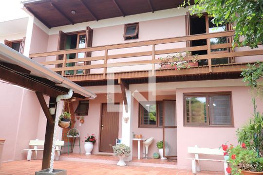 Fachada de casa à venda com 2 quartos, 113m² em Pinheiro, São Leopoldo