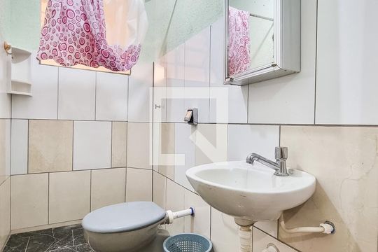 Banheiro de kitnet/studio para alugar com 1 quarto, 44m² em Parque Res. Flamboyant, São José dos Campos