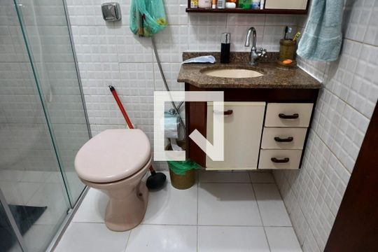 Banheiro da Suíte 1 de casa à venda com 3 quartos, 115m² em Jardim Aeroporto, São Paulo