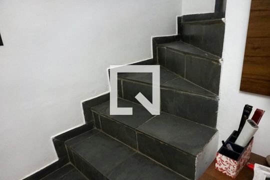 Escada de casa à venda com 3 quartos, 115m² em Jardim Aeroporto, São Paulo