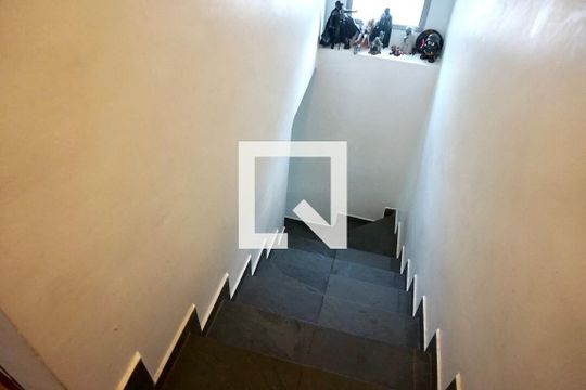 Escada de casa à venda com 3 quartos, 115m² em Jardim Aeroporto, São Paulo