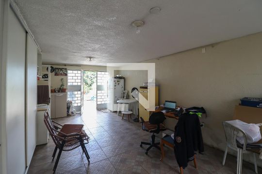 Garagem de casa à venda com 4 quartos, 200m² em Nonoai, Porto Alegre
