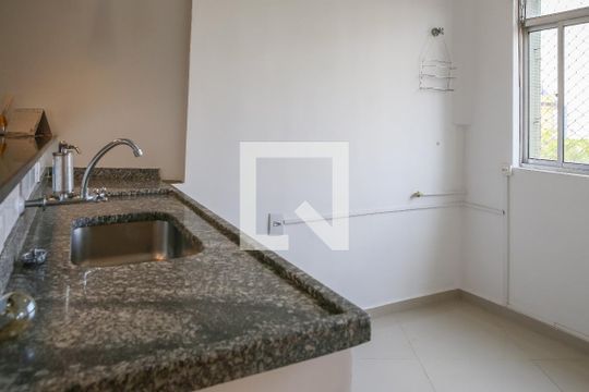 Cozinha e Área de Serviço de apartamento para alugar com 2 quartos, 80m² em Alto de Pinheiros, São Paulo