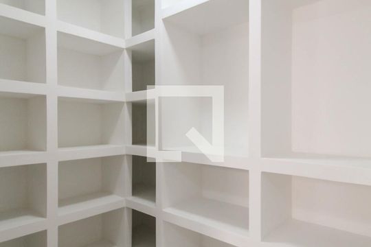 Closet da Suíte 1 de casa para alugar com 3 quartos, 175m² em Vila Gomes Cardim, São Paulo
