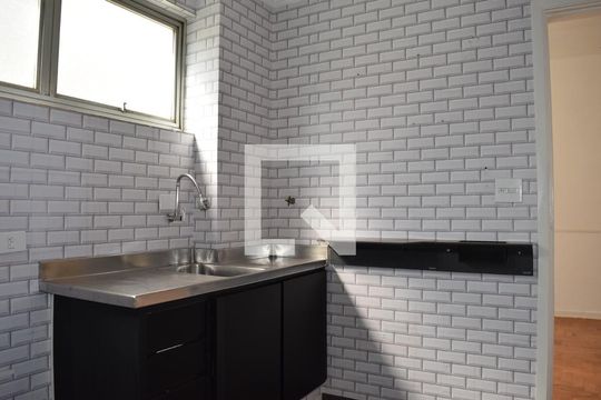 Cozinha de apartamento para alugar com 2 quartos, 66m² em Cerqueira César, São Paulo