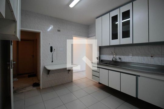 Cozinha de apartamento à venda com 2 quartos, 102m² em Sumaré, São Paulo