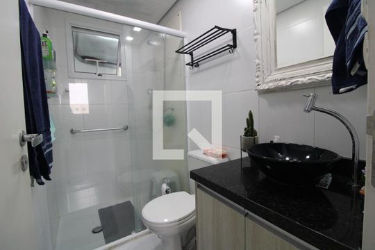 Banheiro comum de apartamento à venda com 3 quartos, 70m² em Cidade Ademar, São Paulo