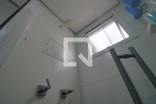 Chuveiro banheiro da suíte de apartamento à venda com 3 quartos, 70m² em Cidade Ademar, São Paulo