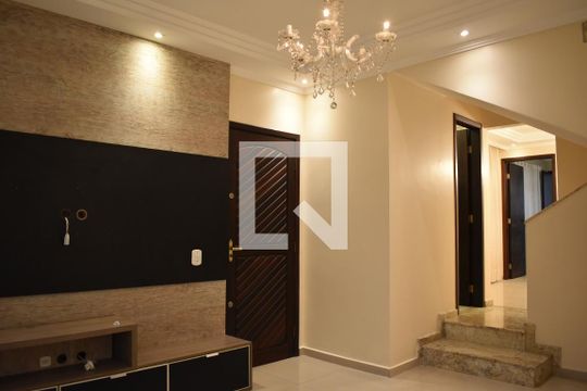 Casa para alugar com 3 quartos, 240m² em Atuba, Curitiba
