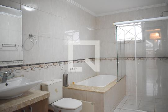 Banheiro da suíte de casa para alugar com 3 quartos, 240m² em Atuba, Curitiba
