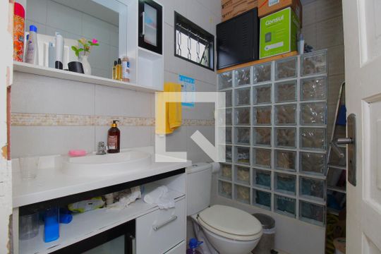 Banheiro  de casa à venda com 1 quarto, 100m² em Passo das Pedras, Porto Alegre