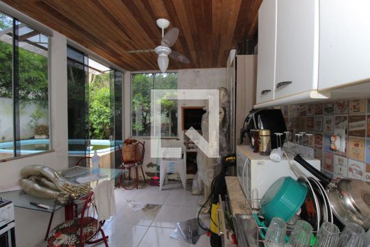 Cozinha  de casa à venda com 1 quarto, 100m² em Passo das Pedras, Porto Alegre