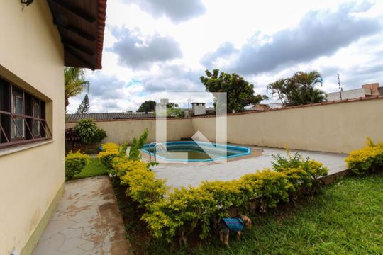 Casa à venda com 4 quartos, 200m² em Harmonia, Canoas