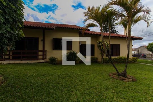 Casa à venda com 4 quartos, 200m² em Harmonia, Canoas
