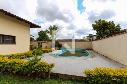 Casa à venda com 4 quartos, 200m² em Harmonia, Canoas