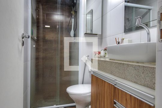 Banheiro de apartamento para alugar com 2 quartos, 33m² em Cambuci, São Paulo