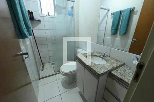 Banheiro de apartamento à venda com 2 quartos, 55m² em Parque Oeste Industrial, Goiânia