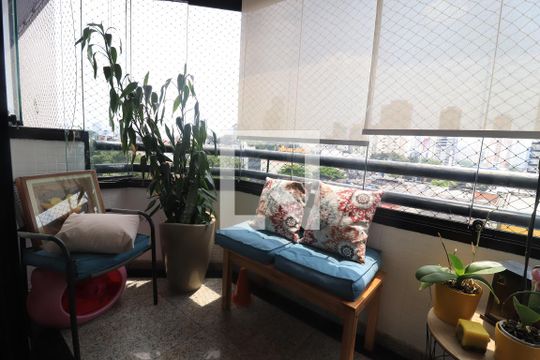 Sacada de apartamento à venda com 3 quartos, 84m² em Tatuapé, São Paulo