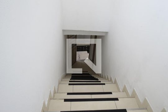 Entrada Escadas de casa para alugar com 1 quarto, 60m² em Jardim Peri, São Paulo