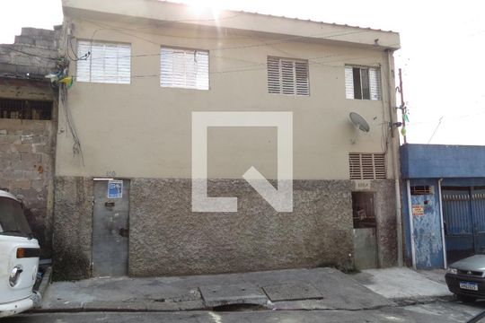 Fachada de casa para alugar com 1 quarto, 60m² em Jardim Peri, São Paulo
