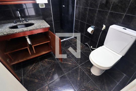 Banheiro Social de casa à venda com 2 quartos, 125m² em Vila Curuca, Santo André