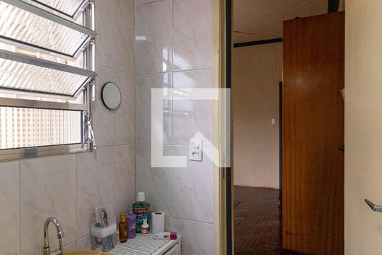 Casa à venda com 4 quartos, 200m² em Jardim das Bandeiras, São Paulo