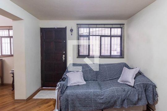 Sala de casa à venda com 4 quartos, 200m² em Jardim das Bandeiras, São Paulo
