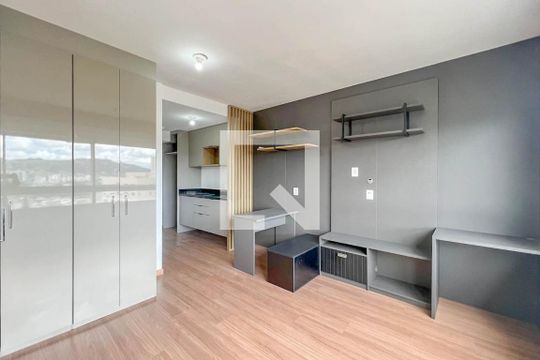 Sala/Quarto de apartamento à venda com 1 quarto, 27m² em Partenon, Porto Alegre