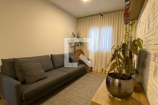 Sala de TV de casa de condomínio à venda com 4 quartos, 360m² em Tamboré, Santana de Parnaíba