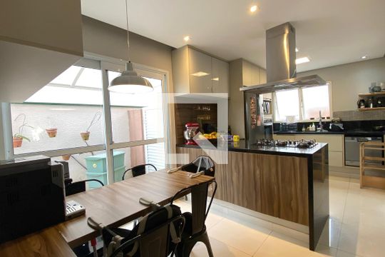Cozinha de casa de condomínio à venda com 4 quartos, 360m² em Tamboré, Santana de Parnaíba