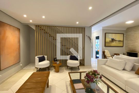 Sala de casa de condomínio à venda com 4 quartos, 360m² em Tamboré, Santana de Parnaíba