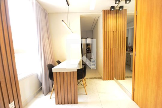 Sala de apartamento à venda com 2 quartos, 136m² em Colégio Batista, Belo Horizonte