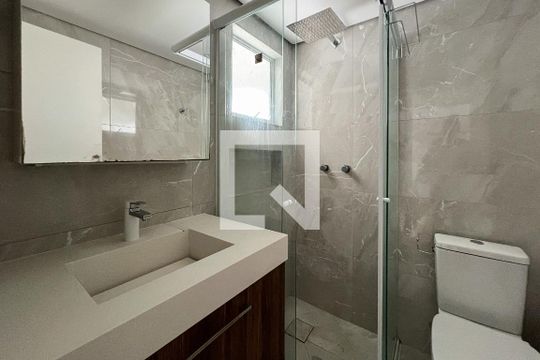 Banheiro de apartamento para alugar com 1 quarto, 45m² em Moema, São Paulo