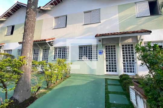 Fachada de casa de condomínio para alugar com 2 quartos, 62m² em Jardim Regina Alice, Barueri