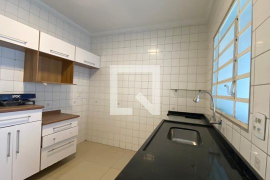 Cozinha de casa de condomínio para alugar com 2 quartos, 62m² em Jardim Regina Alice, Barueri