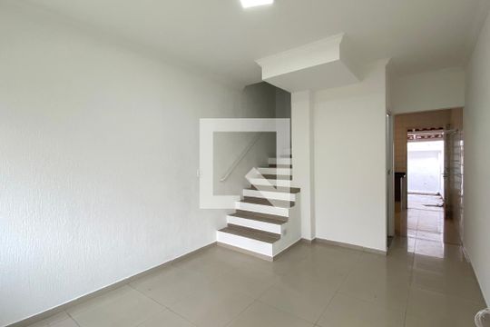 Casa de Condomínio para alugar com 2 quartos, 62m² em Jardim Regina Alice, Barueri