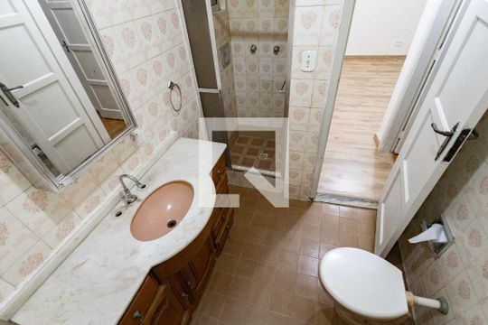 Banheiro de apartamento à venda com 2 quartos, 65m² em Catete, Rio de Janeiro