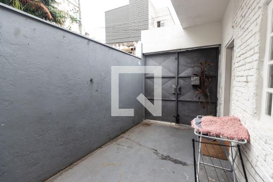 Garagem de casa à venda com 2 quartos, 64m² em Vila Mazzei, São Paulo