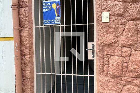 Fachada de casa para alugar com 2 quartos, 100m² em Aclimação, São Paulo