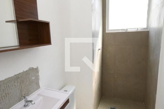 Banheiro de apartamento para alugar com 2 quartos, 44m² em Usina Piratininga, São Paulo