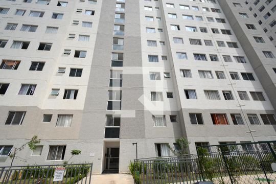 Fachada do bloco de apartamento para alugar com 2 quartos, 44m² em Usina Piratininga, São Paulo