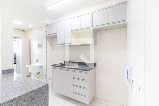 Cozinha de apartamento para alugar com 2 quartos, 45m² em Vila Constança, São Paulo